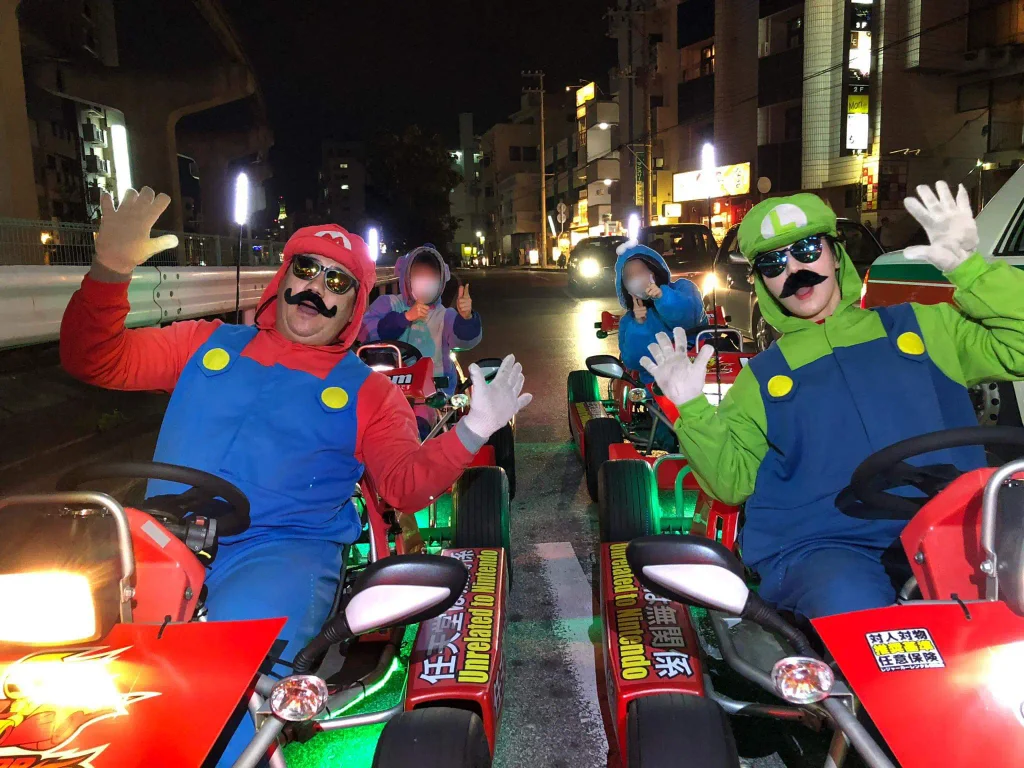 오키나와 스트리트 카트 야간 공도 주행 체험 모습