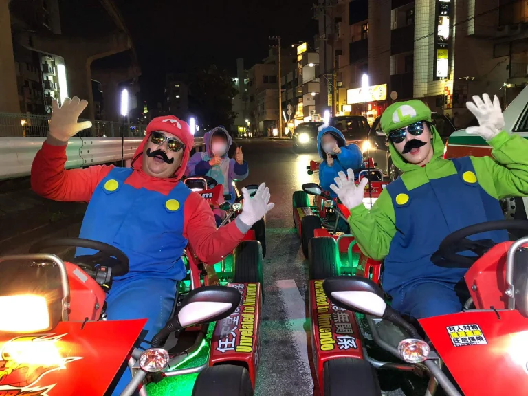 오키나와 스트리트 카트 야간 공도 주행 체험 모습